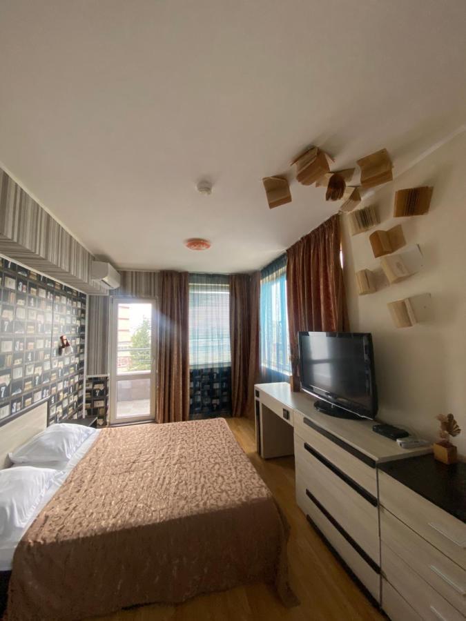 וארנה Apartments Danita & Restaurant&Pool Bar מראה חיצוני תמונה