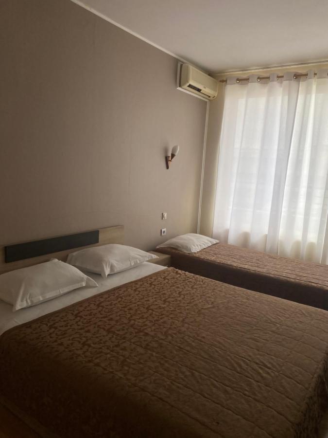 וארנה Apartments Danita & Restaurant&Pool Bar מראה חיצוני תמונה