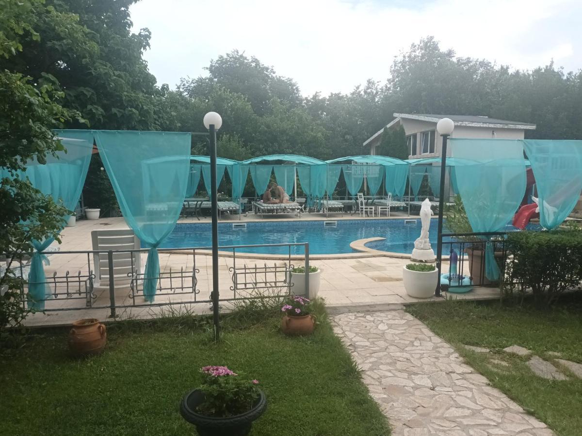 וארנה Apartments Danita & Restaurant&Pool Bar מראה חיצוני תמונה